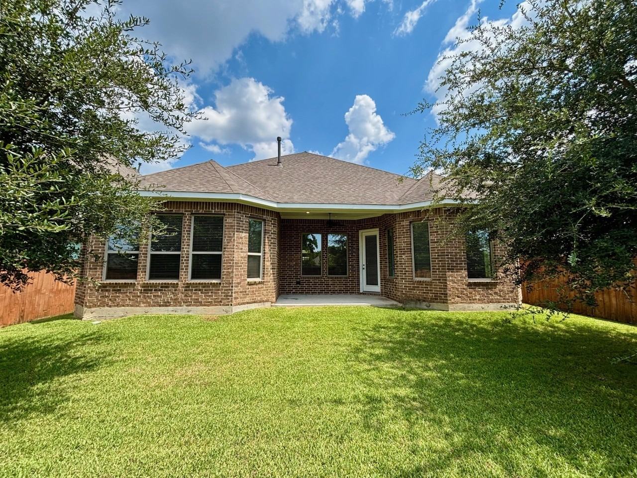 50 Wyatt Oaks Dr - Photo 2 of 32