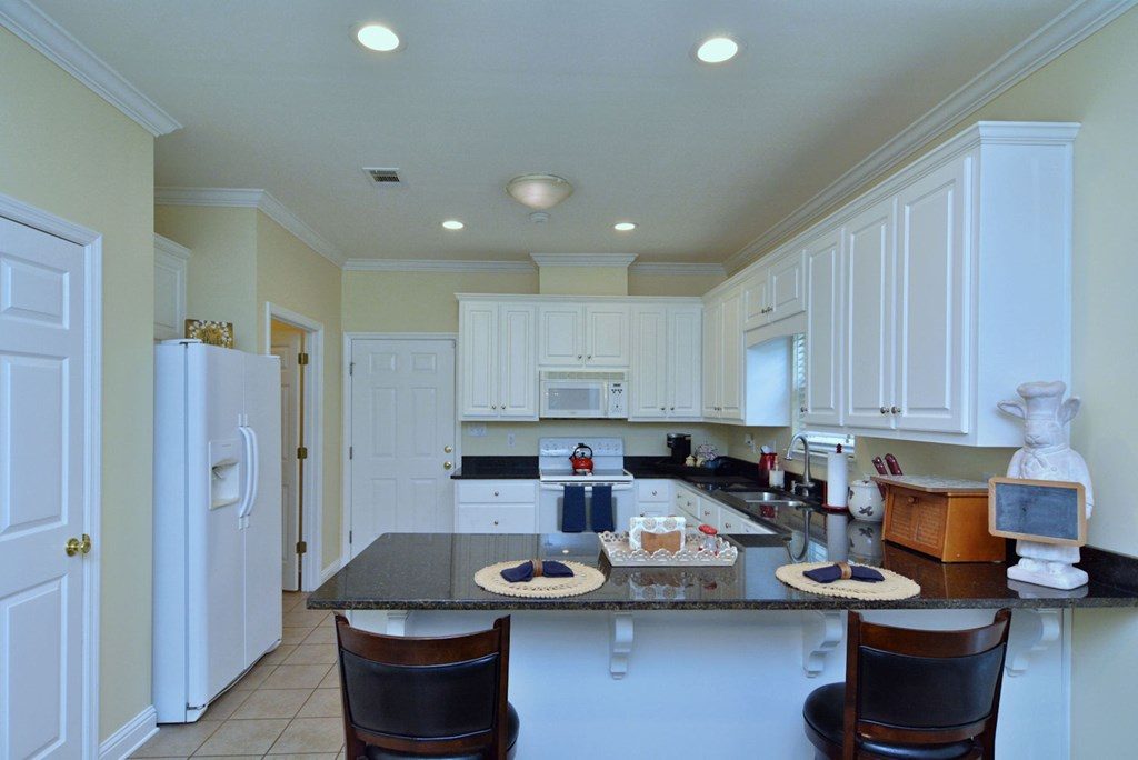 1900 Sussex Ct - Photo 4 of 14