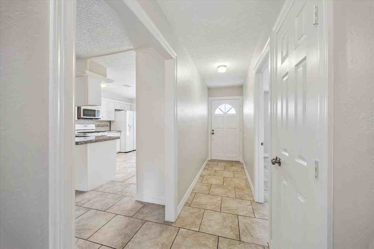 23103 Berry Pine Dr - Photo 4 of 24