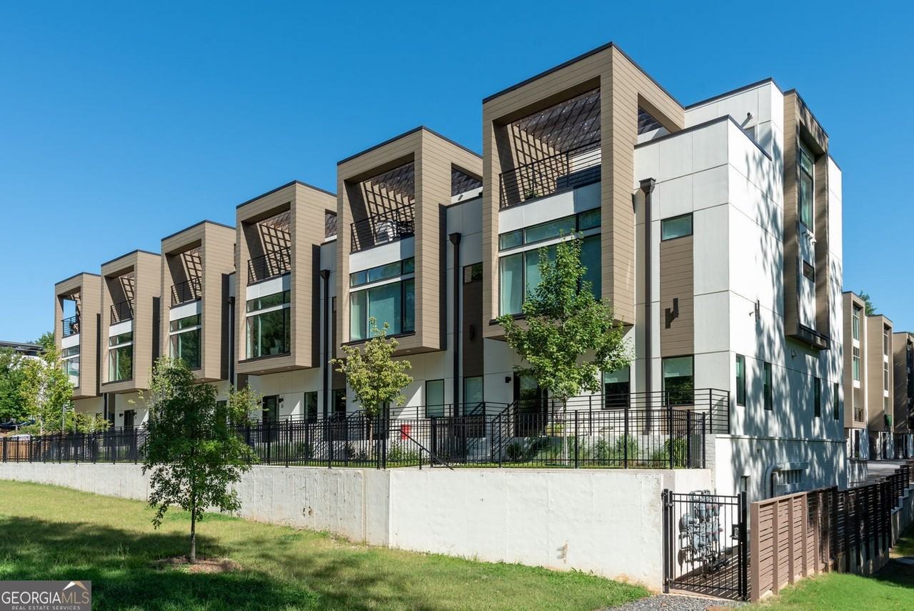 1099 North Ave Ne - Photo 2 of 50