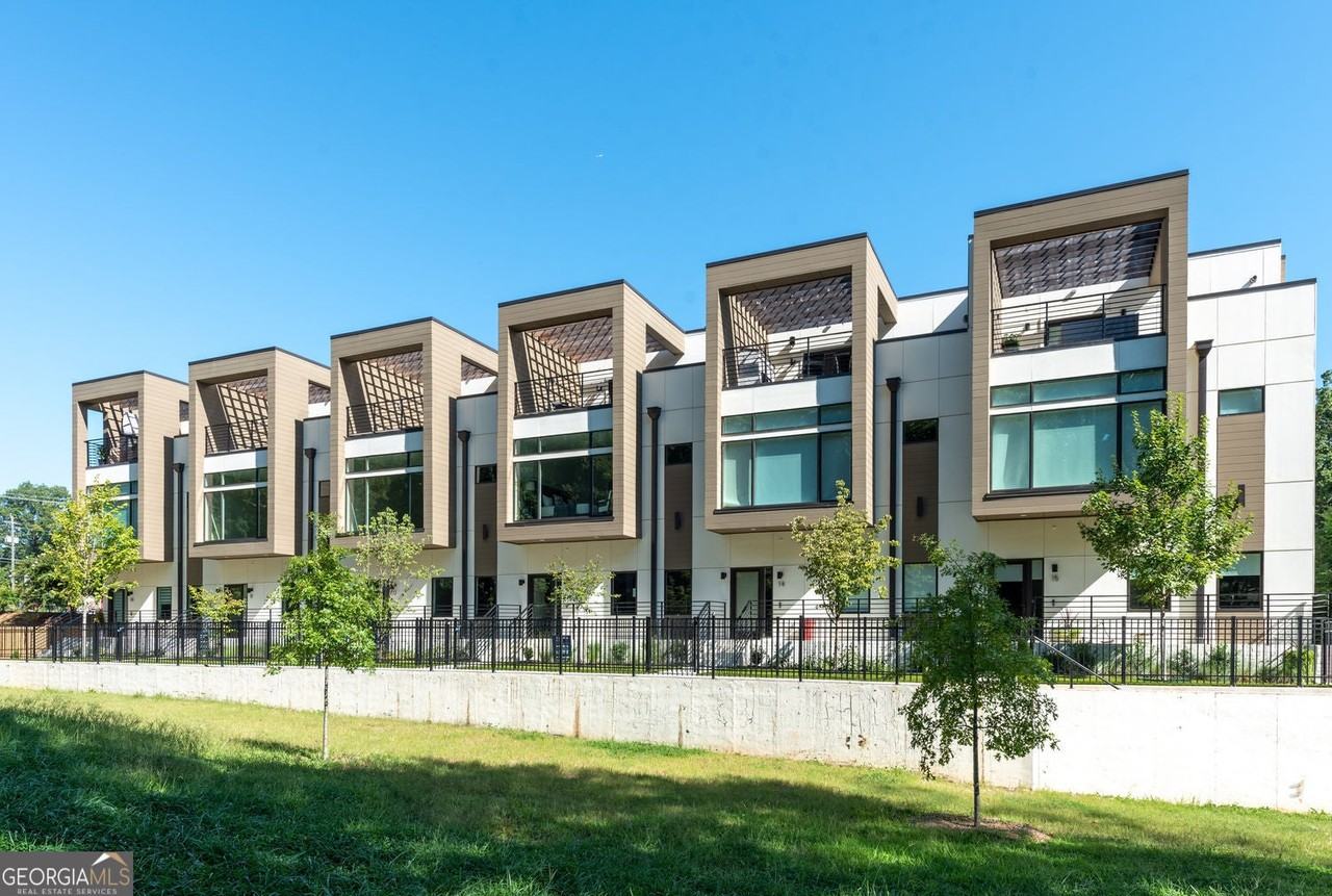 1099 North Ave Ne - Photo 3 of 50