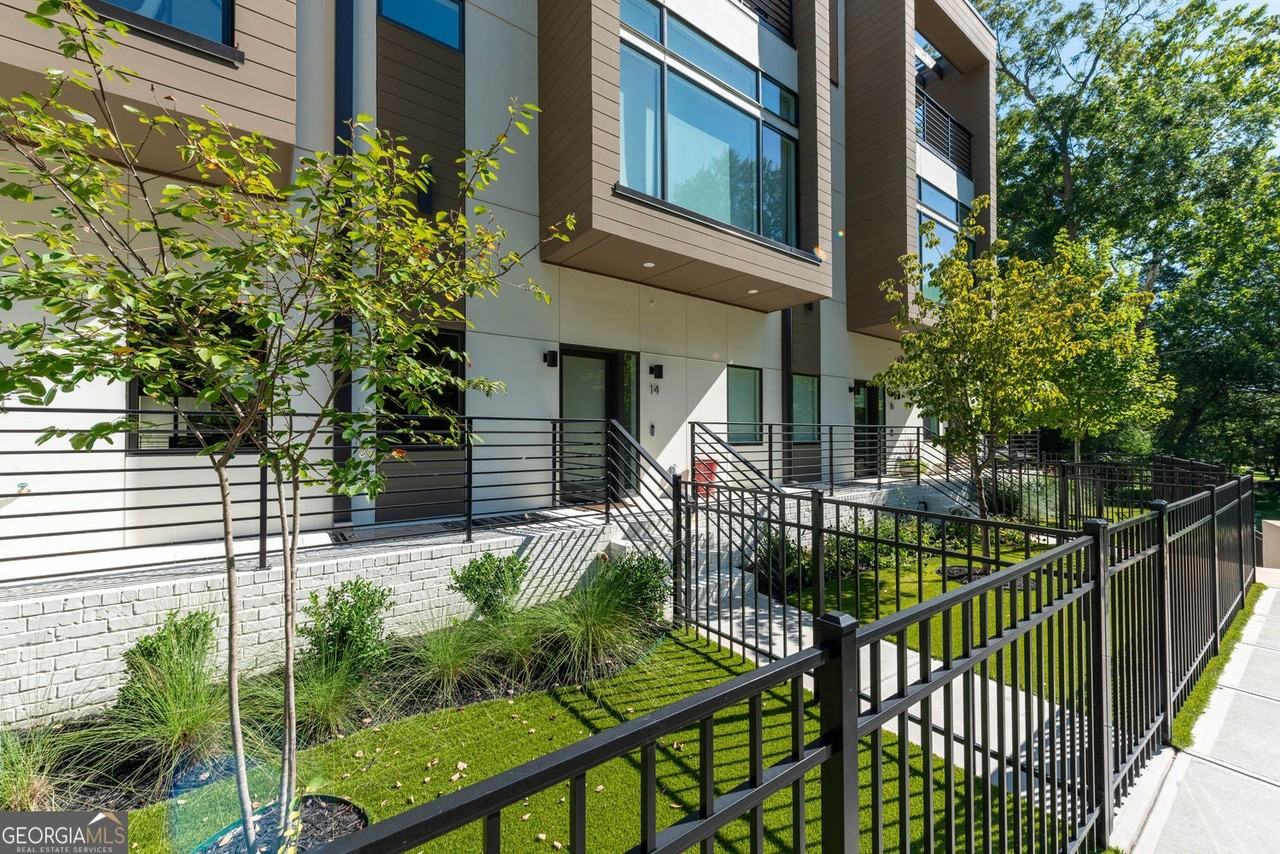 1099 North Ave Ne - Photo 4 of 50