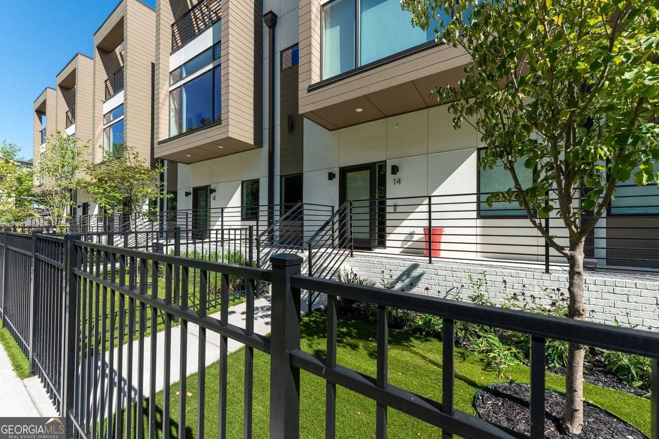 1099 North Ave Ne - Photo 5 of 50