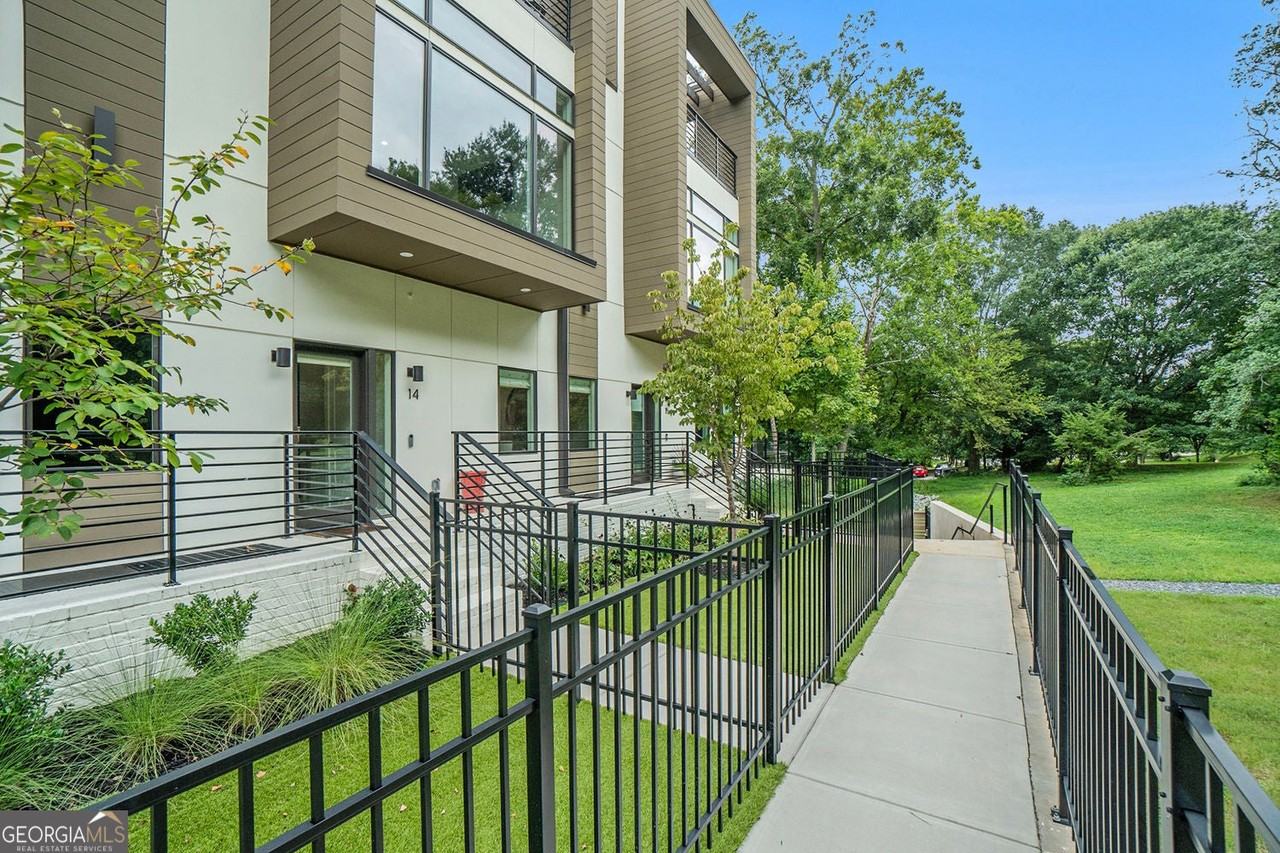 1099 North Ave Ne - Photo 6 of 50