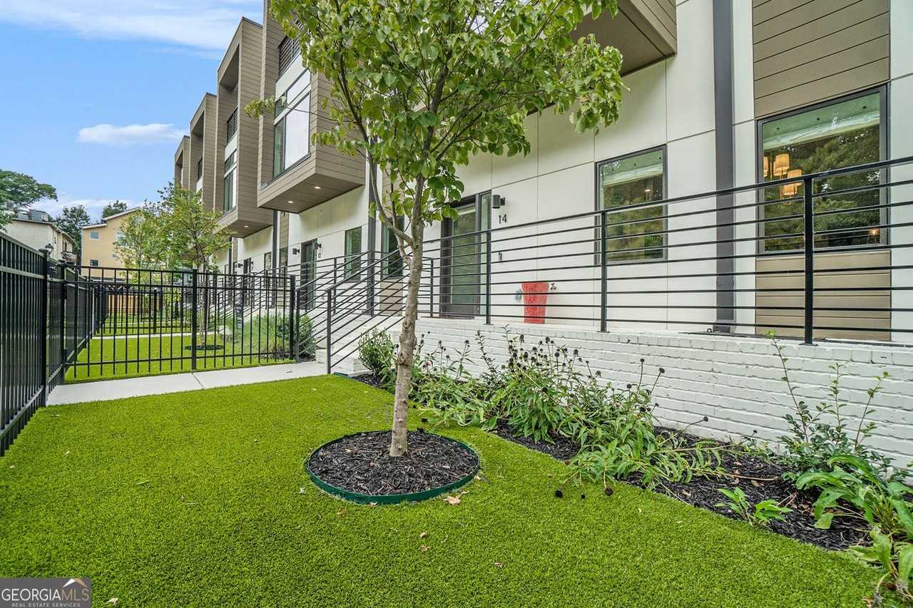 1099 North Ave Ne - Photo 7 of 50