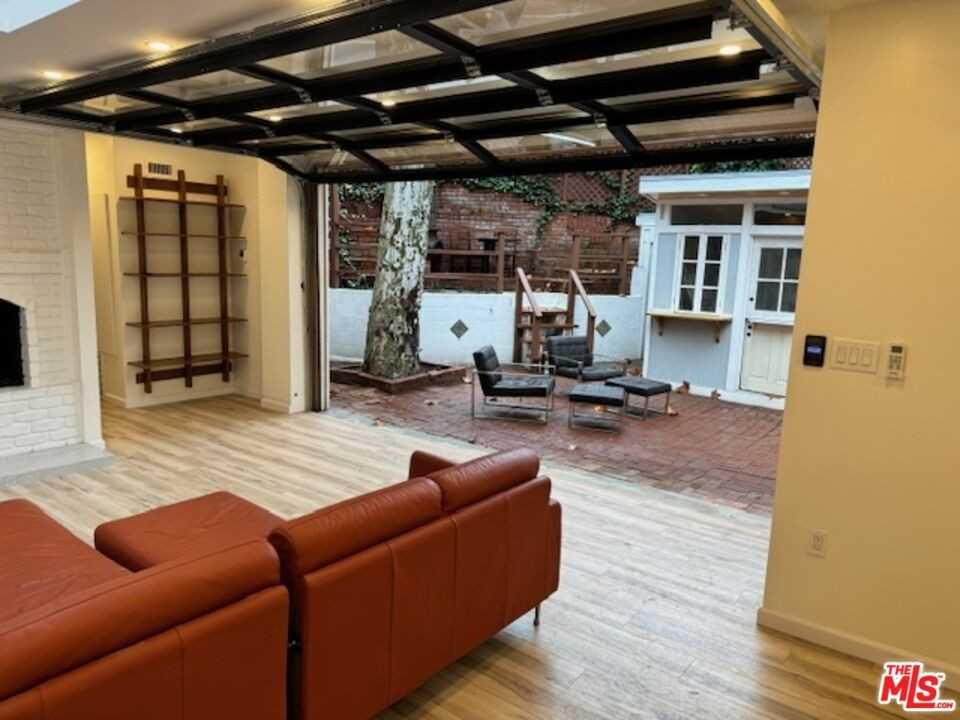 1636 N Beverly Glen Blvd