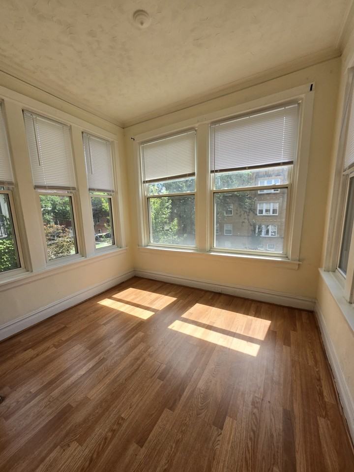 2606 W Argyle St #2 - Photo 5 of 18