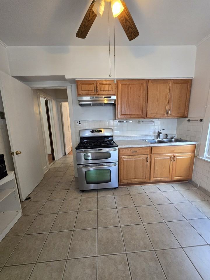 2606 W Argyle St #2 - Photo 7 of 18