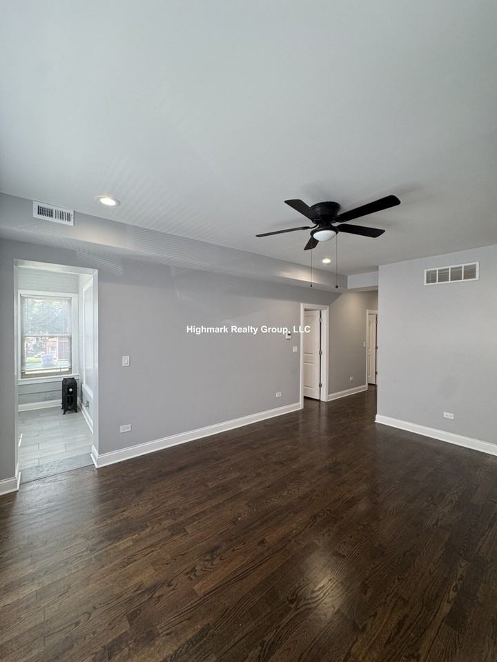 1224 W Rosemont Ave #1A - Photo 2 of 13