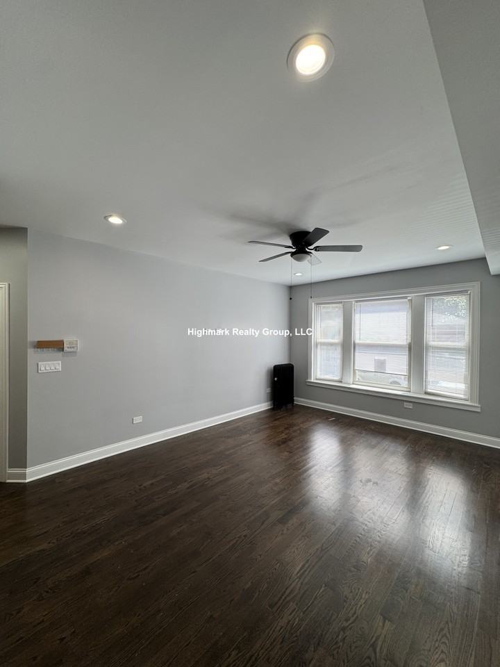 1224 W Rosemont Ave #1A - Photo 3 of 13