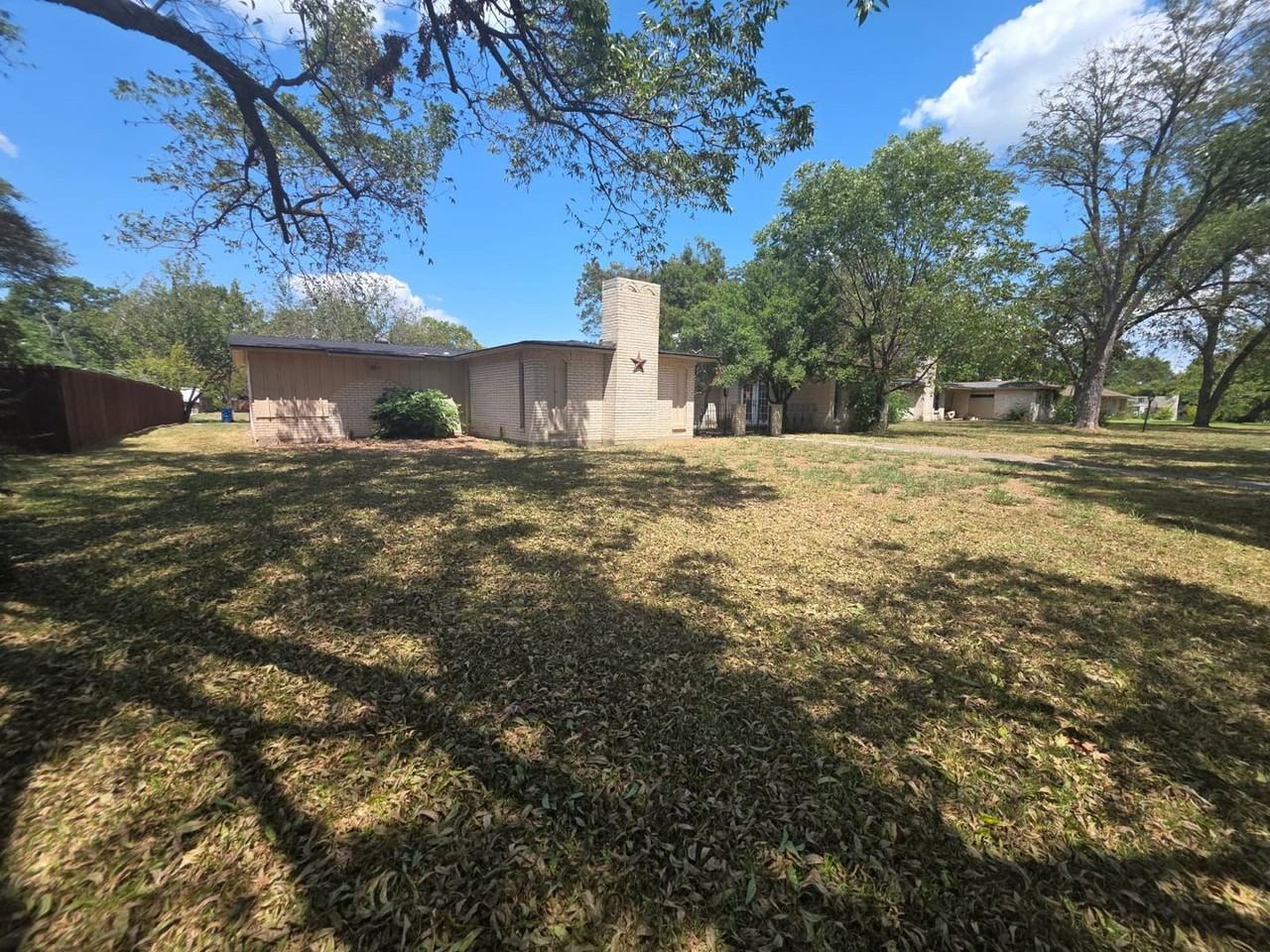 105 Elm Crest Dr - Photo 4 of 22