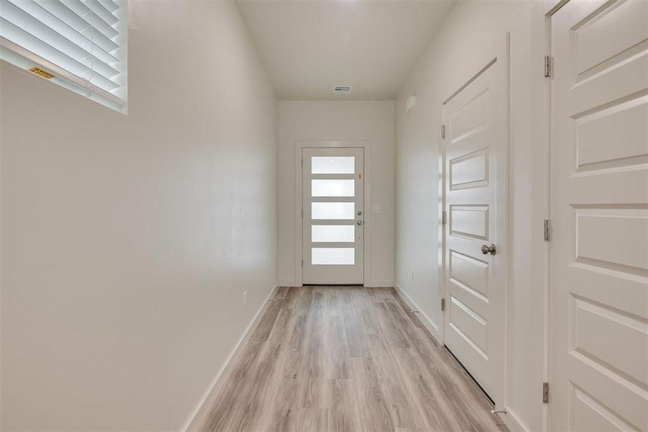 8907 Nw 109th Ln - Photo 5 of 38