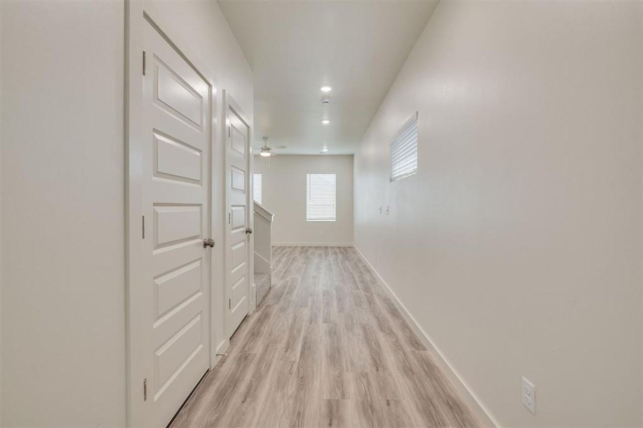 8907 Nw 109th Ln - Photo 6 of 38