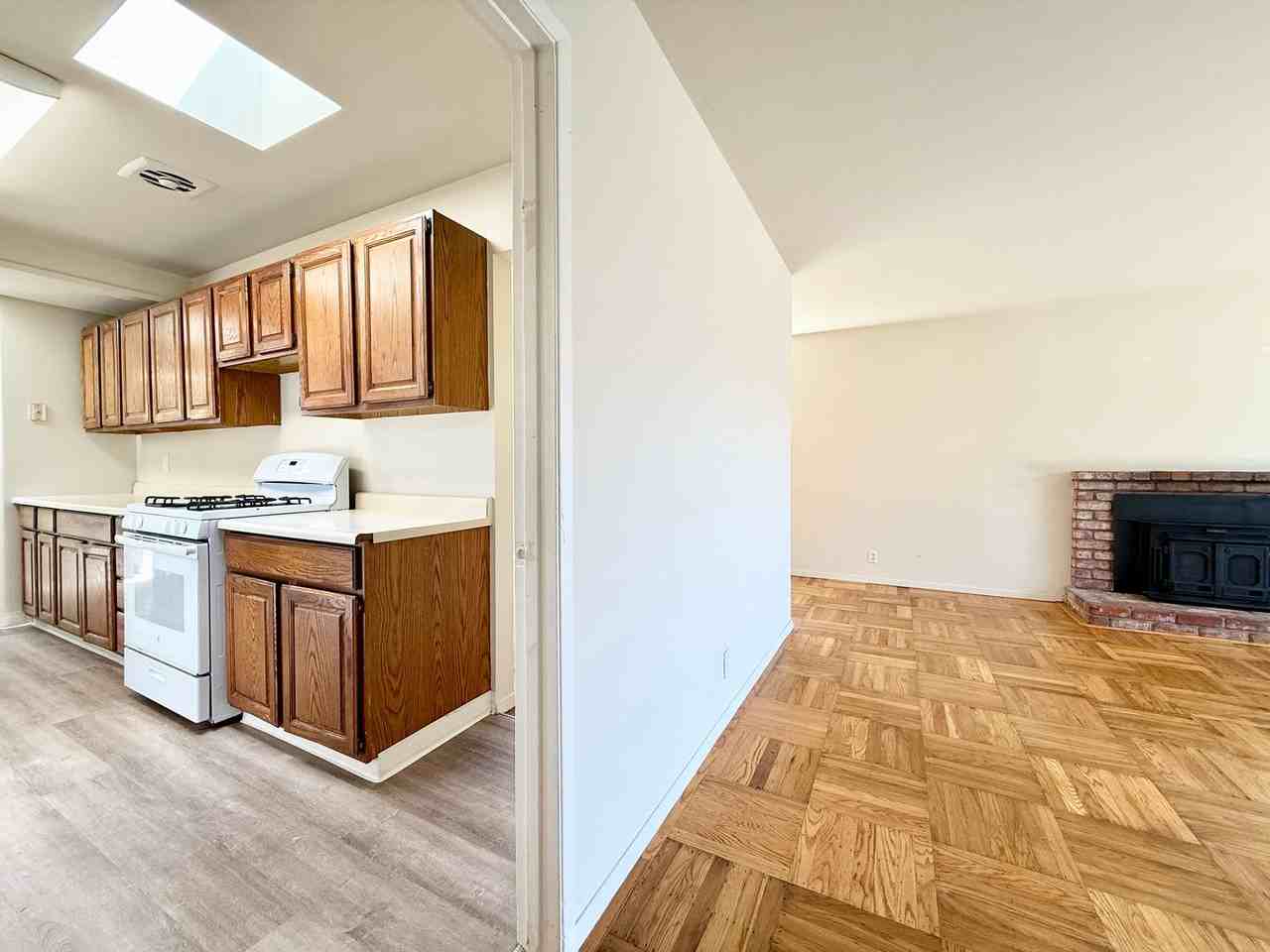 1088 Manzanita Dr - Photo 3 of 34