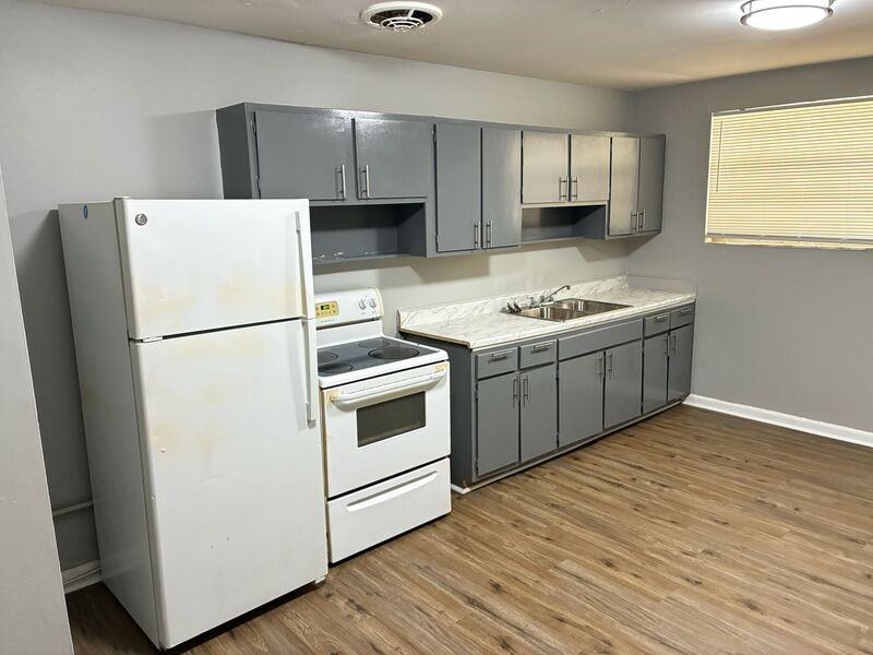 7138 Conant Ave - Photo 4 of 11