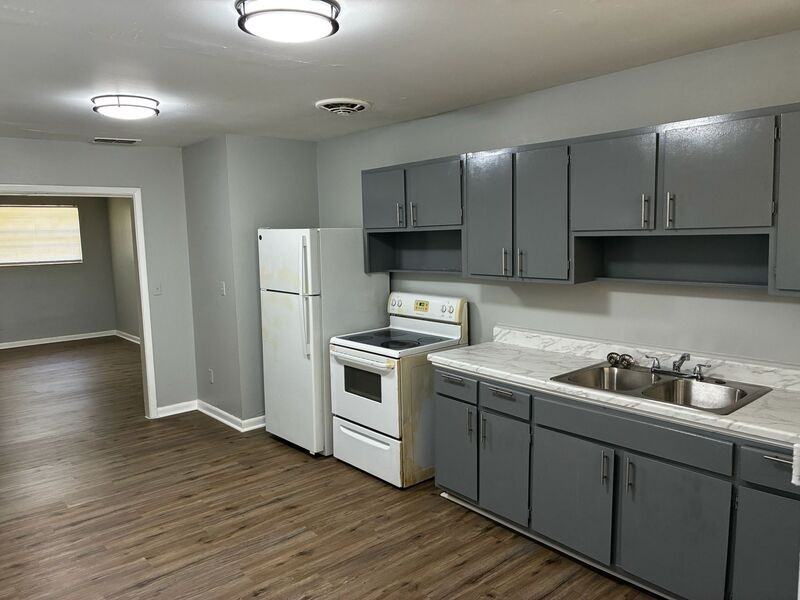 7138 Conant Ave - Photo 5 of 11