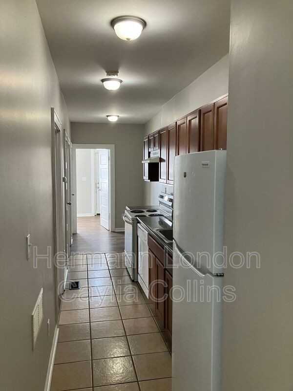 3660 Bates Street #2E - Photo 4 of 13