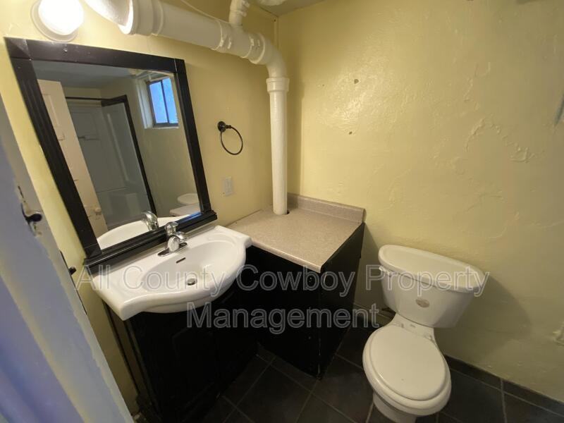 170 1/2 N 8th St - Photo 2 of 17