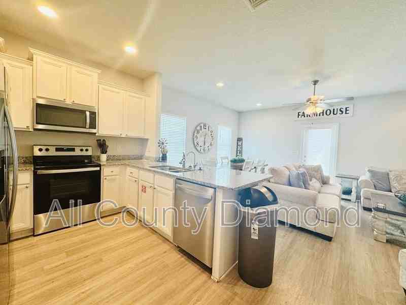 7478 Shadow Lake Dr - Photo 4 of 36