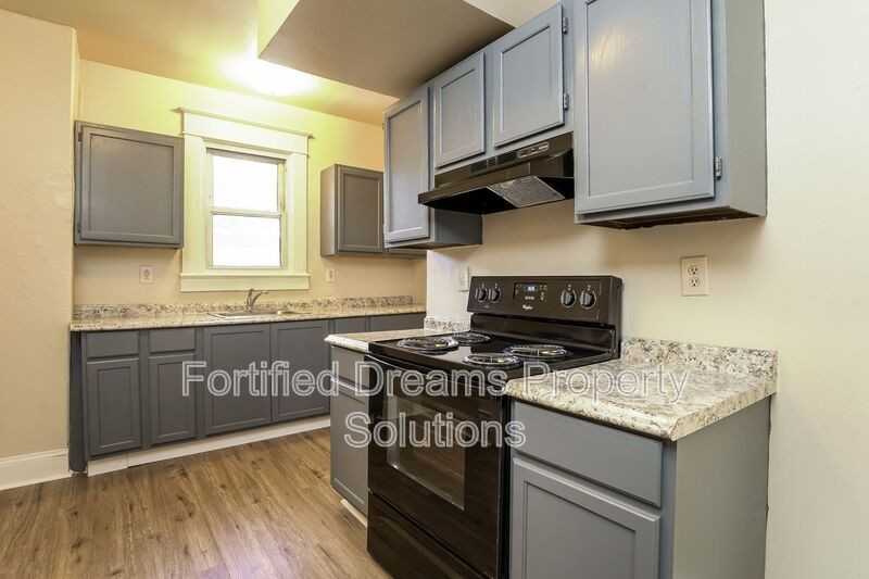 518 W 20th St - Photo 3 of 18