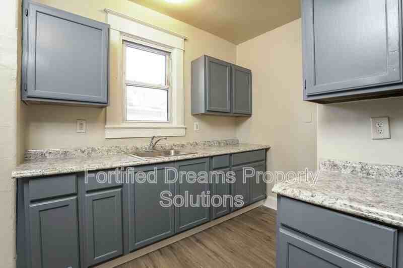 518 W 20th St - Photo 4 of 18