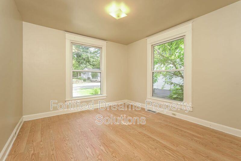 518 W 20th St - Photo 6 of 18