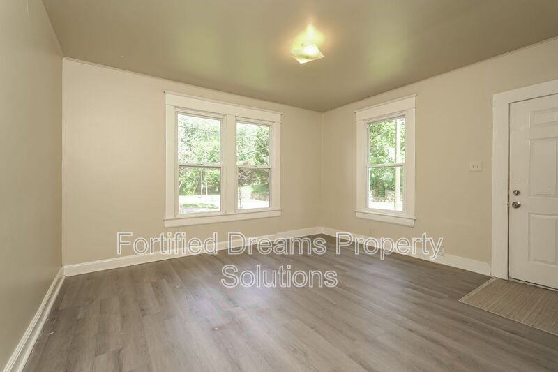 518 W 20th St - Photo 7 of 18