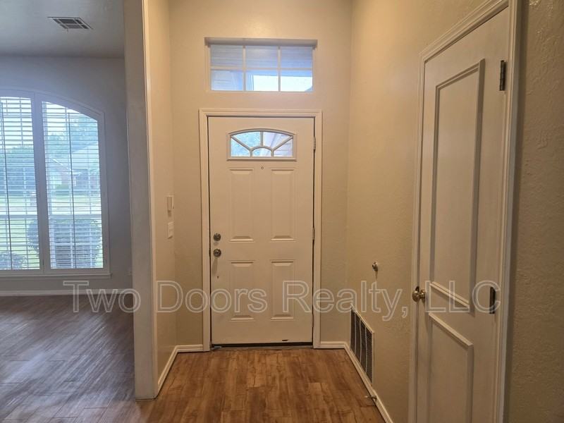 13820 Oakmond Road - Photo 2 of 25