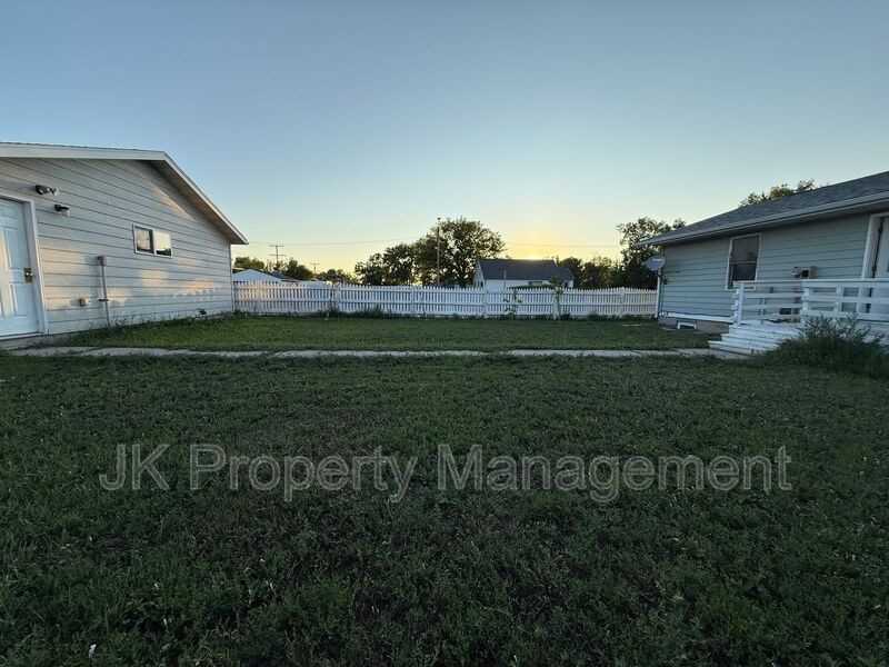 1400 6th Ave S - Photo 5 of 40