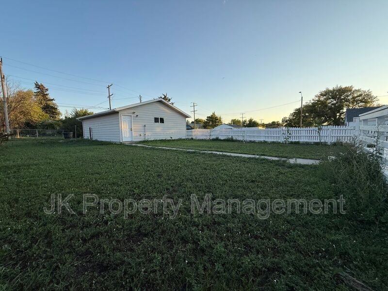 1400 6th Ave S - Photo 6 of 40