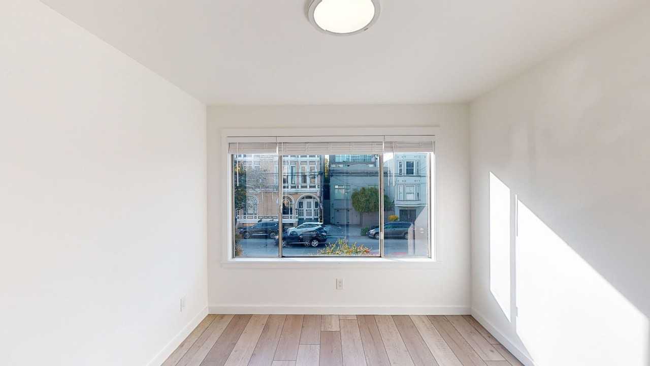 1085 South Van Ness Avenue - Photo 2 of 21