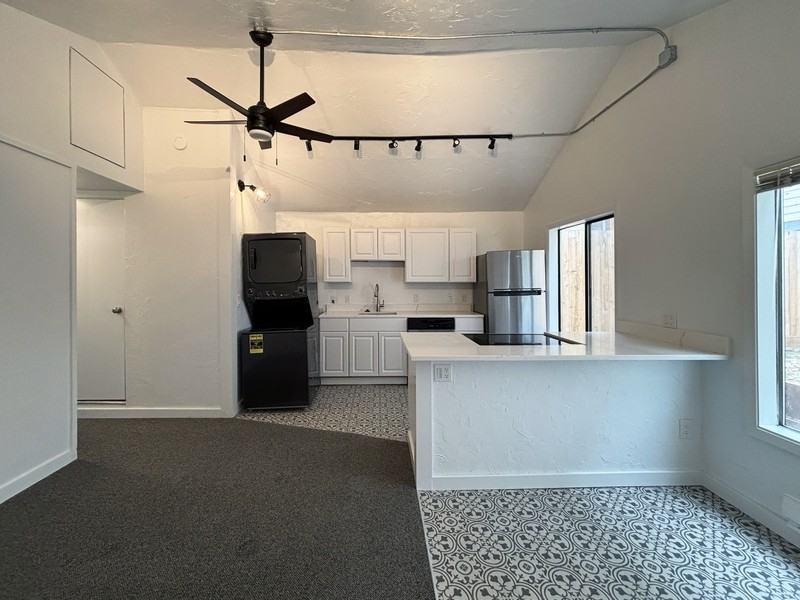 734 E 14th Ave - Photo 3 of 13