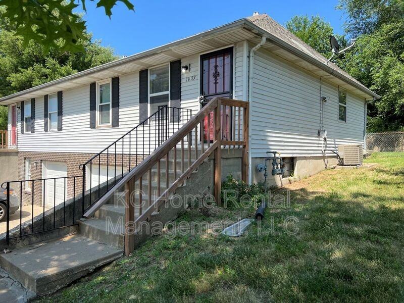 1633 Jackson Ave - Photo 2 of 21
