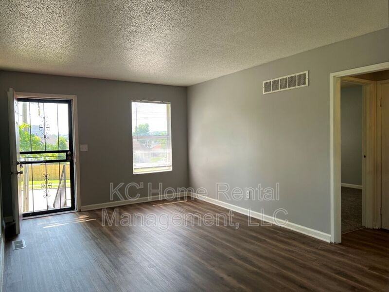 1633 Jackson Ave - Photo 3 of 21