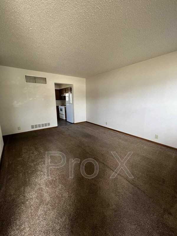 427 W Elk St - Photo 2 of 11