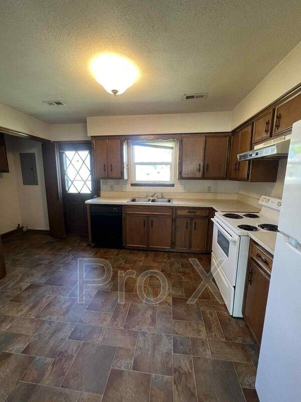 427 W Elk St - Photo 3 of 11