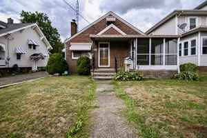 featured image of 919 Clarendon Ave Nw