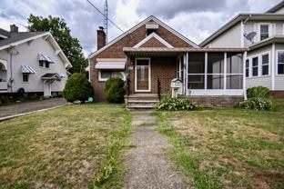 919 Clarendon Ave Nw - Photo 1 of 1