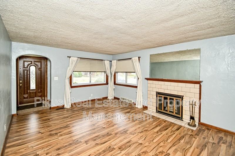 919 Clarendon Avenue Northwest - Photo 6 of 20