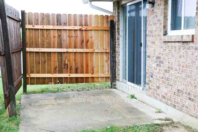 4650 Wayne Meadows Cir - Photo 7 of 8