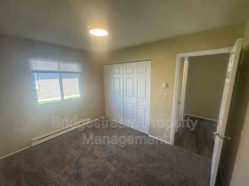 4650 Wayne Meadows Cir - Photo 4 of 8