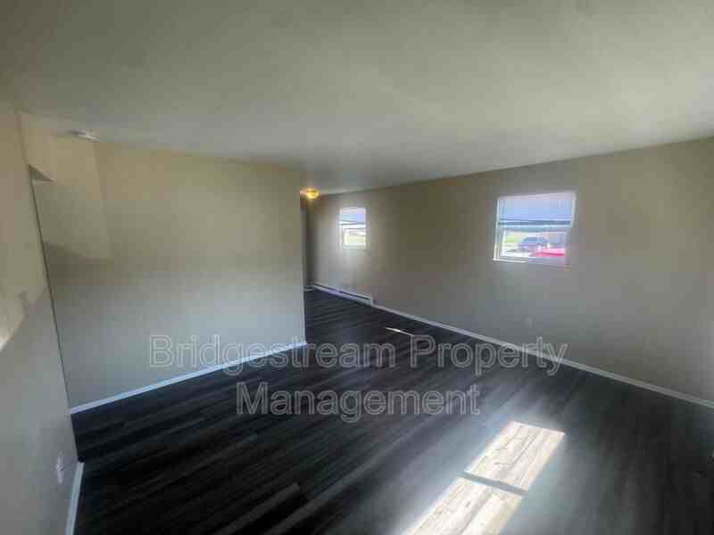 4650 Wayne Meadows Cir - Photo 2 of 8