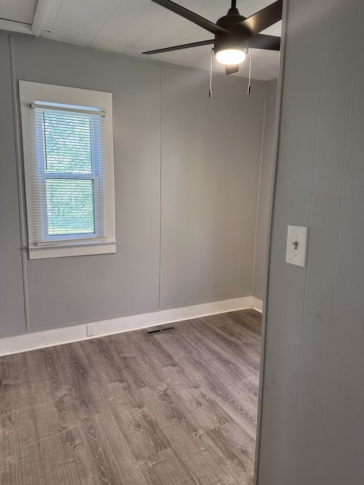 980 Barney Ave #2 - Photo 5 of 10