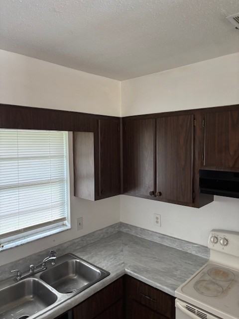 111 N Moss St Apt B - Photo 4 of 7