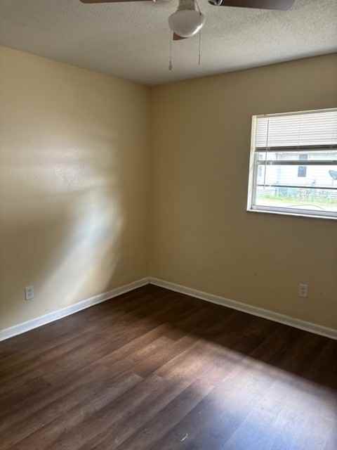 111 N Moss St Apt B - Photo 6 of 7