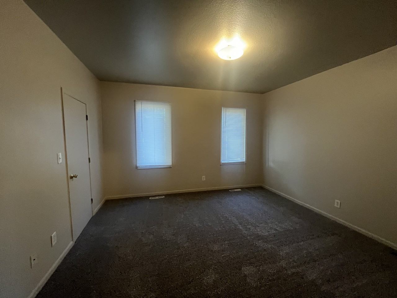 780 Wood St - Photo 3 of 15