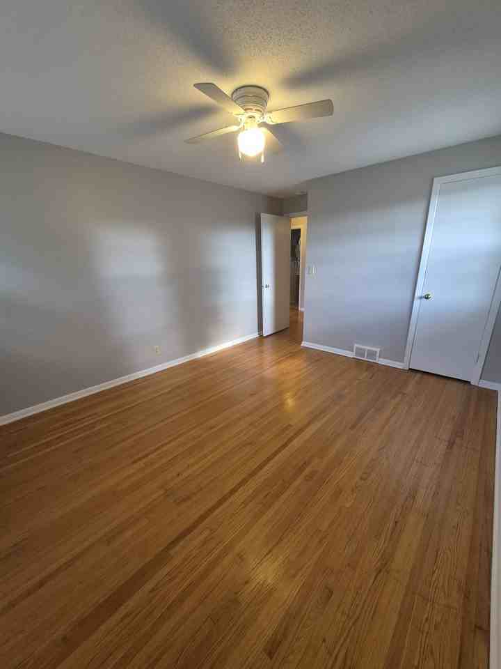 2219 W 61st St - Photo 6 of 15