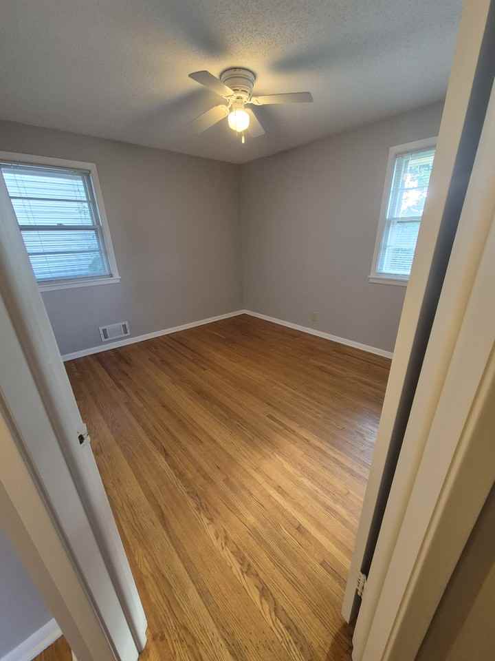 2219 W 61st St - Photo 7 of 15