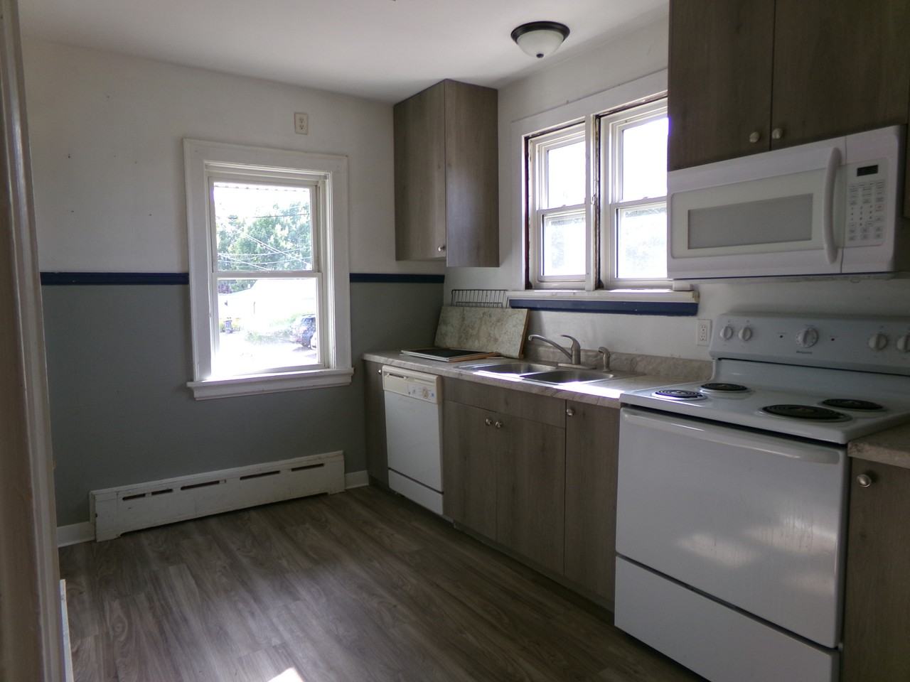 1218 N 19th Ave E - Photo 3 of 14