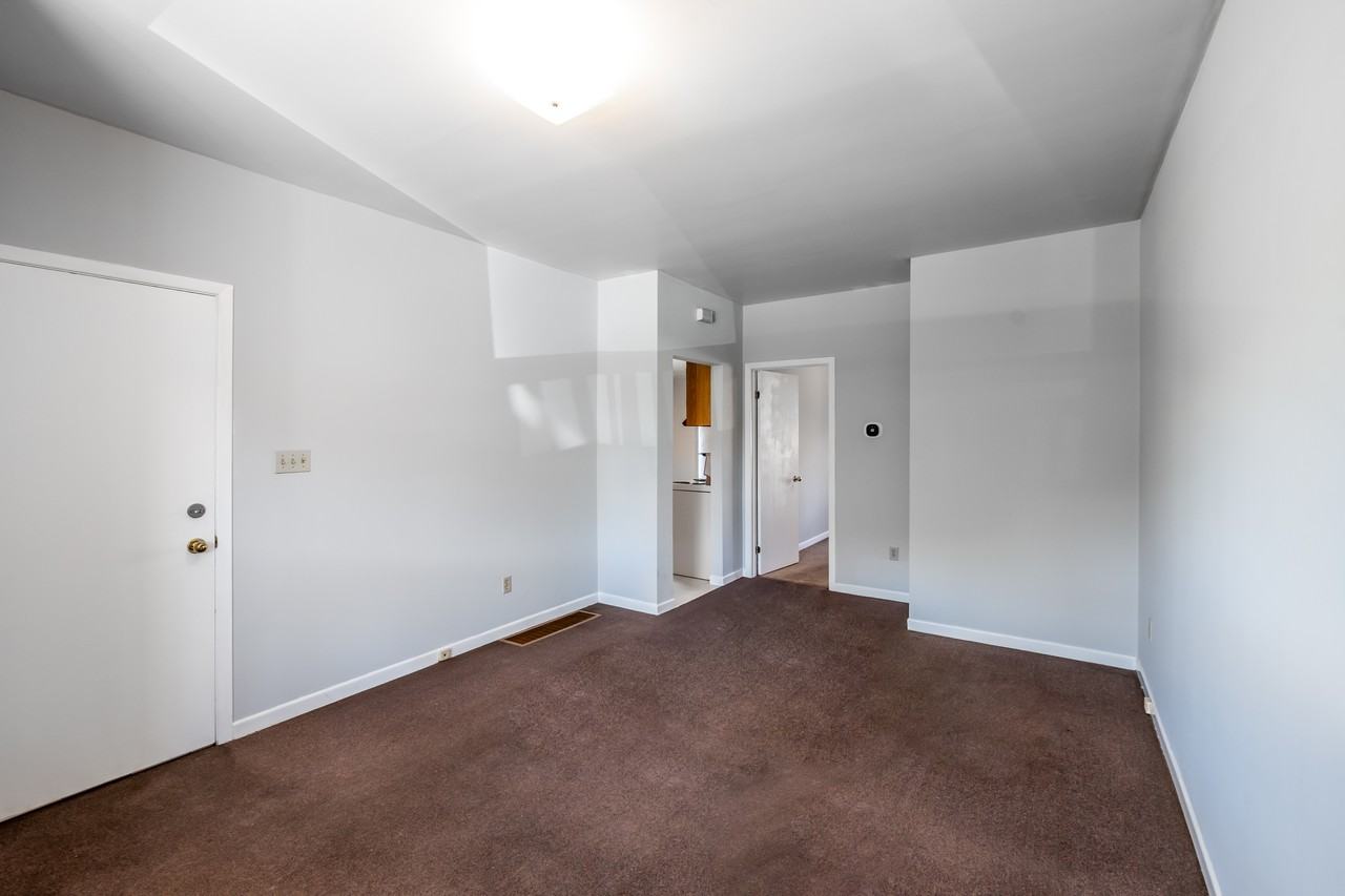 311 Weir Street North #1 - Photo 4 of 16